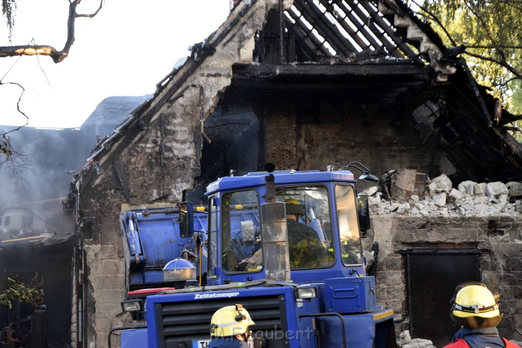 Grossfeuer Einfamilienhaus Siegburg Muehlengrabenstr P0958.JPG - Miklos Laubert